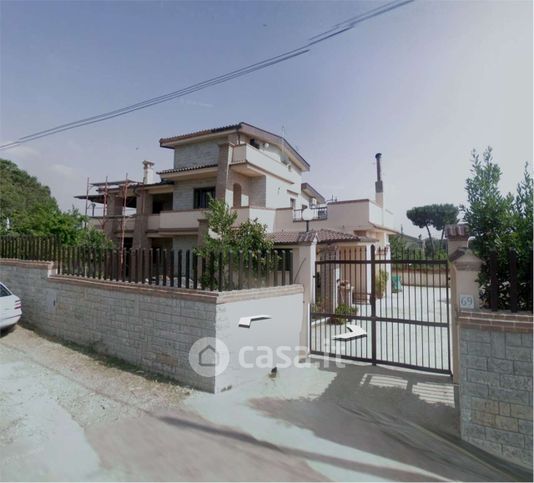 Villa in residenziale in Via Caltignaga 69