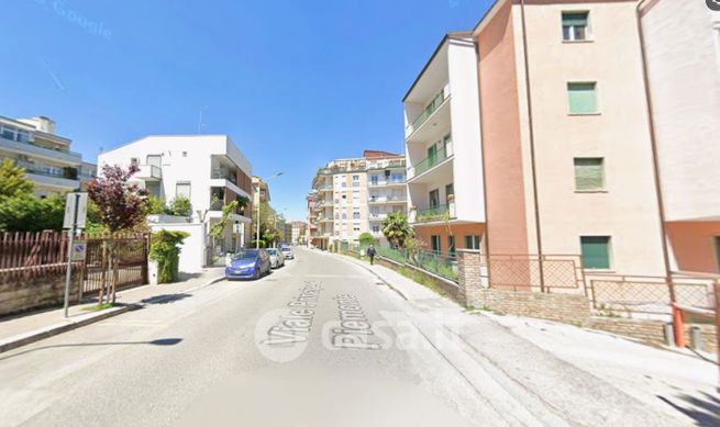 Box/posto auto in residenziale in Viale Principe di Piemonte