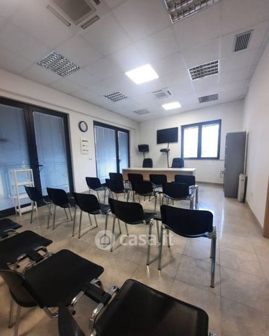 Ufficio in commerciale in 