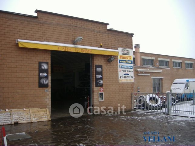 Capannone in commerciale in Strada Statale Romana Nord