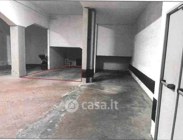 Box/posto auto in residenziale in Via Vittorio Alfieri 8