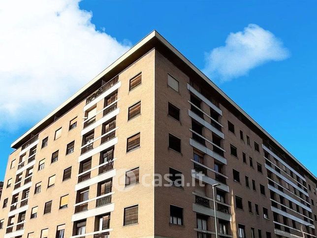 Appartamento in residenziale in Via Tunisi 12.