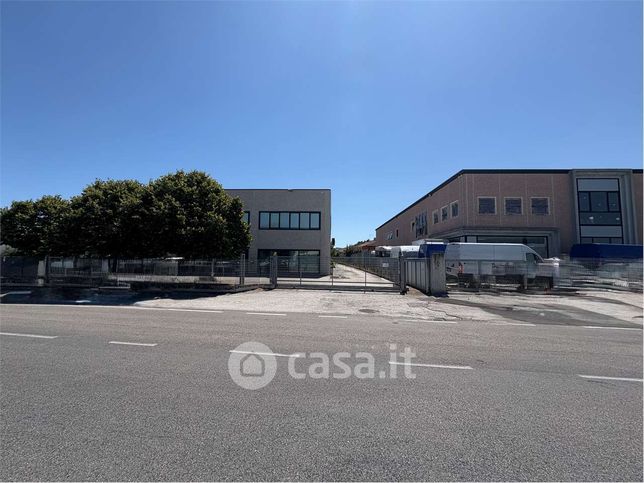 Capannone in commerciale in Via del Consorzio 41