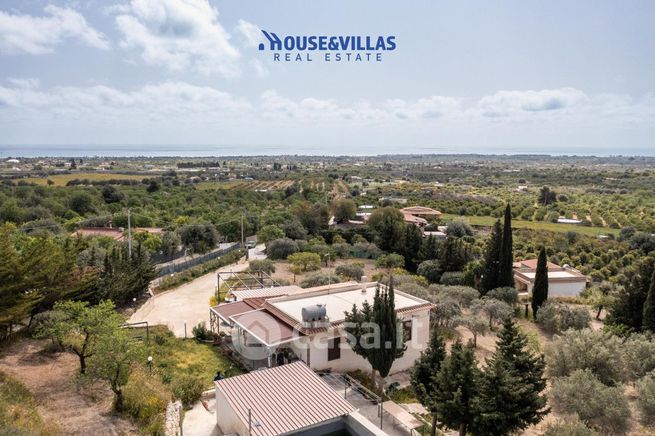 Villa in residenziale in Strada Senza Nome