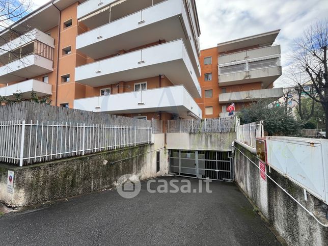 Box/posto auto in residenziale in Viale 8 Marzo 30