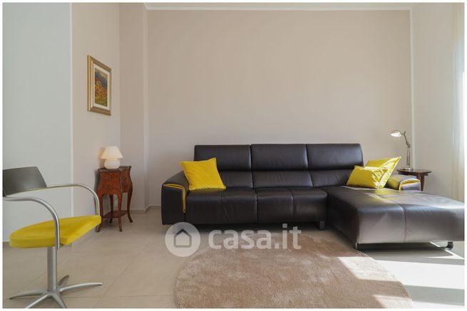 Appartamento in residenziale in Via Ugo Foscolo 15