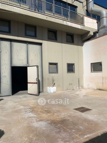 Capannone in commerciale in Via del Sugheraio 214