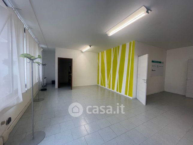 Ufficio in commerciale in Via San Massimiliano Kolbe 17
