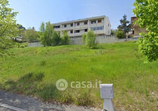 Terreno agricolo in commerciale in Via Emilio Alessandrini