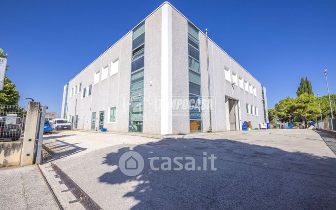 Capannone in commerciale in Viale Alcide de Gasperi