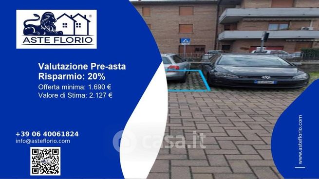 Box/posto auto in residenziale in Via Martiri della Libertà