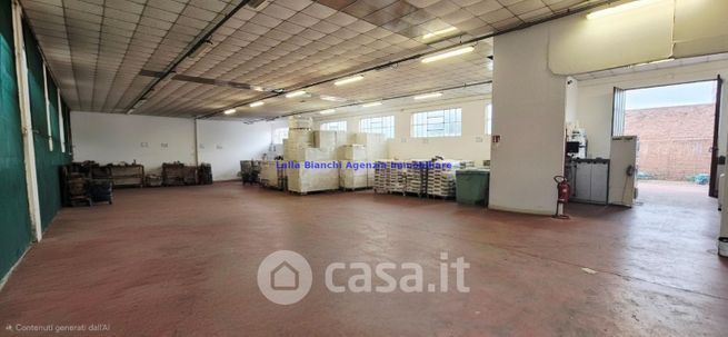 Capannone in commerciale in Via Jesi