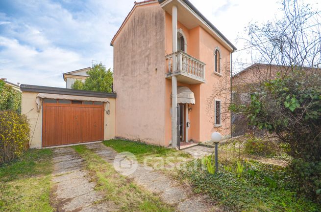 Casa indipendente in residenziale in Via Cengio