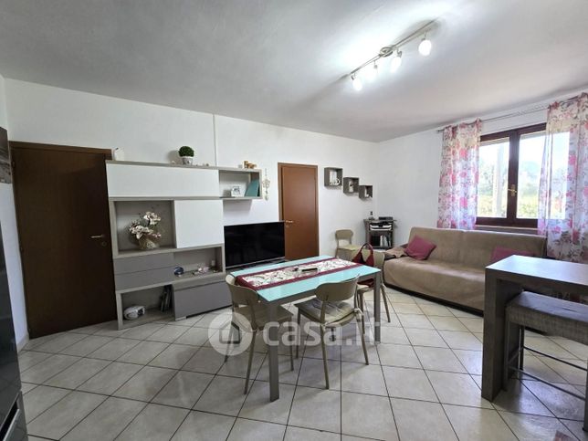Casa bi/trifamiliare in residenziale in Località Fabbricciano