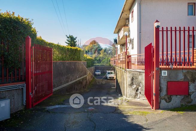 Garage/posto auto in residenziale in Via Nocilla 111