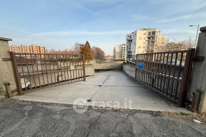 Box/posto auto in residenziale in Via de Rubeis 22