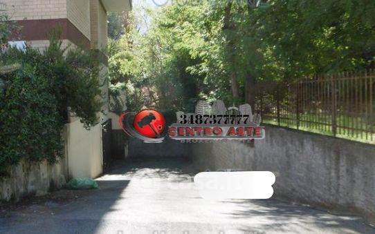 Box/posto auto in residenziale in Via di Scorticabove