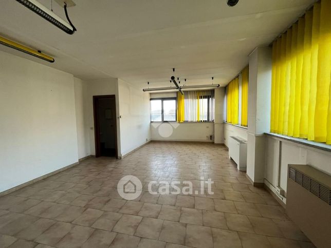 Ufficio in commerciale in Via Alessandro Volta 22