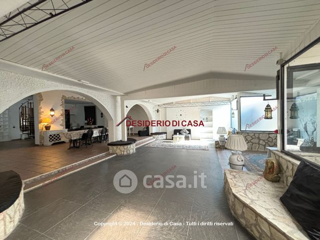 Casa bi/trifamiliare in residenziale in Via Piraineto 70