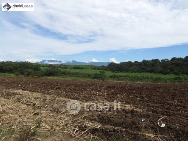 Terreno agricolo in commerciale in