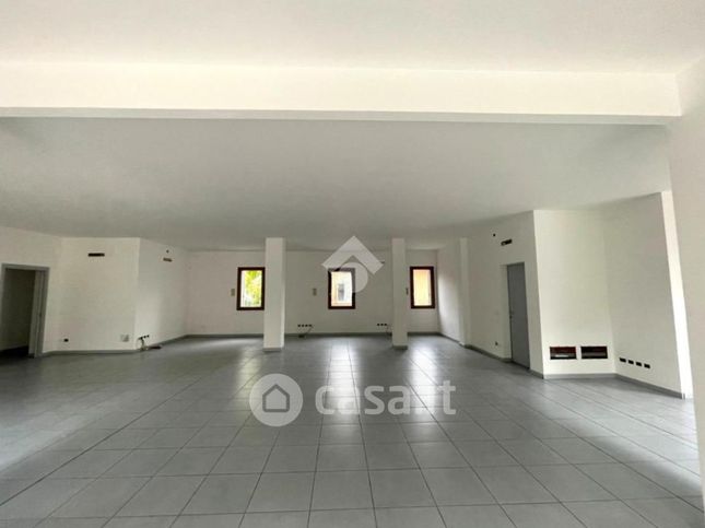 Capannone in commerciale in Via Noventana 16