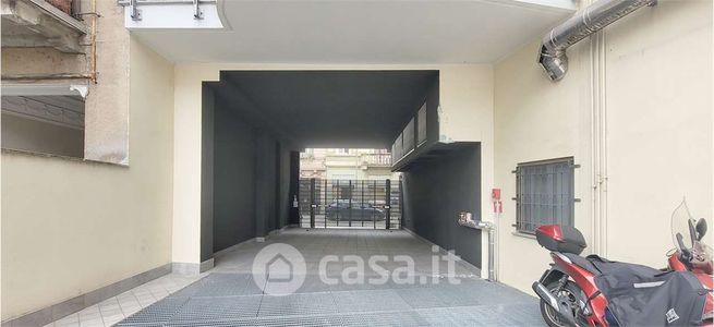 Box/posto auto in residenziale in Via dei Transiti 8