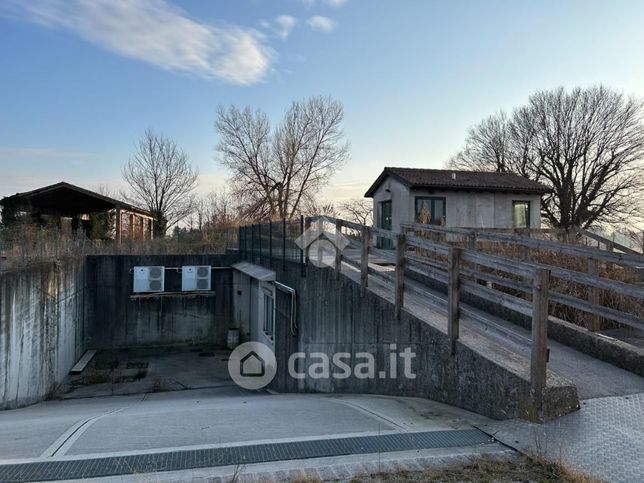 Capannone in commerciale in Strada Muson 8