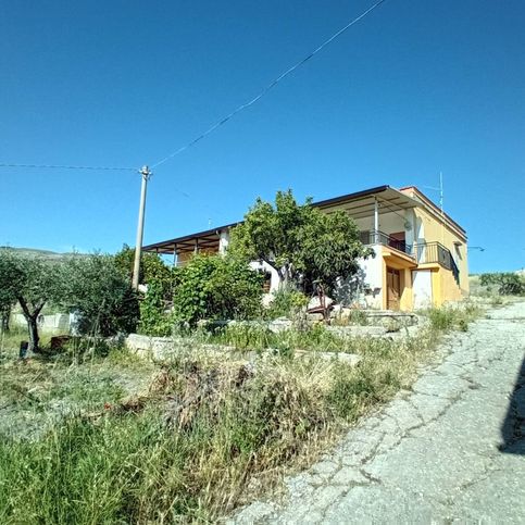 Villa in residenziale in Contrada Adragna