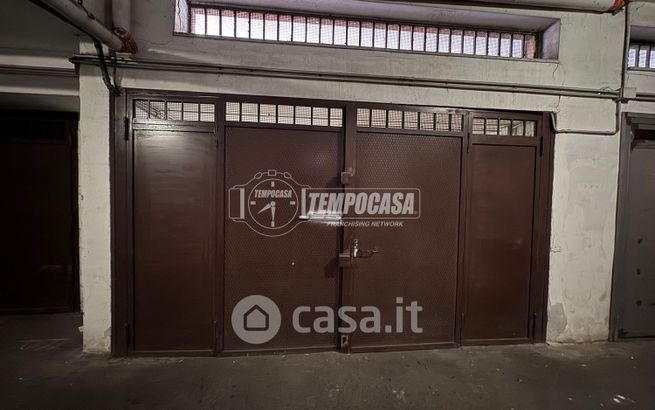Box/posto auto in residenziale in Via Pasquale Tignola 44