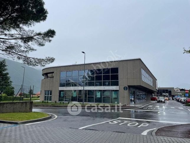 Ufficio in commerciale in Via Statale