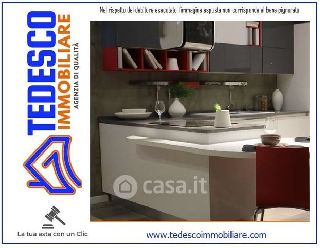 Box/posto auto in residenziale in Via Angeloni