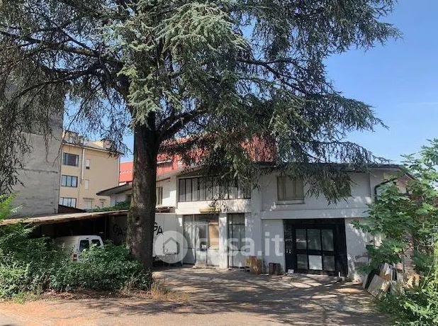 Capannone in commerciale in Vicolo Francesco Baracca 10