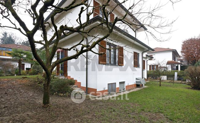 Villa in residenziale in Via Luciano Manara 4