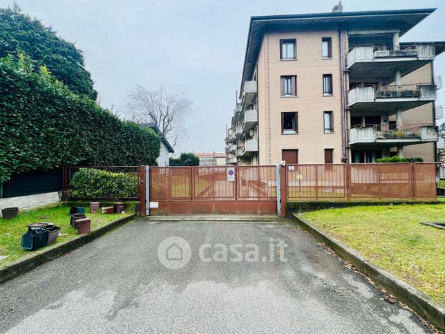 Box/posto auto in residenziale in Via Roma 25