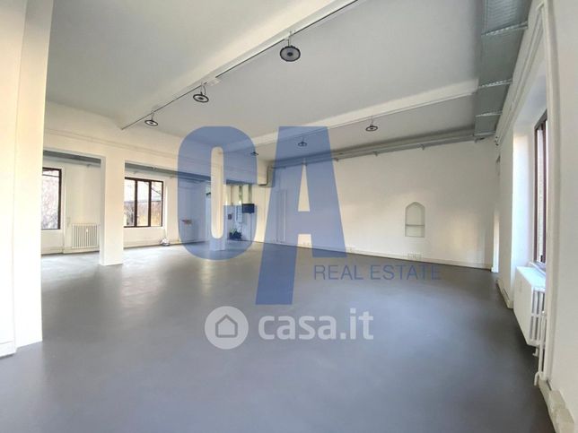 Ufficio in commerciale in Via Tortona