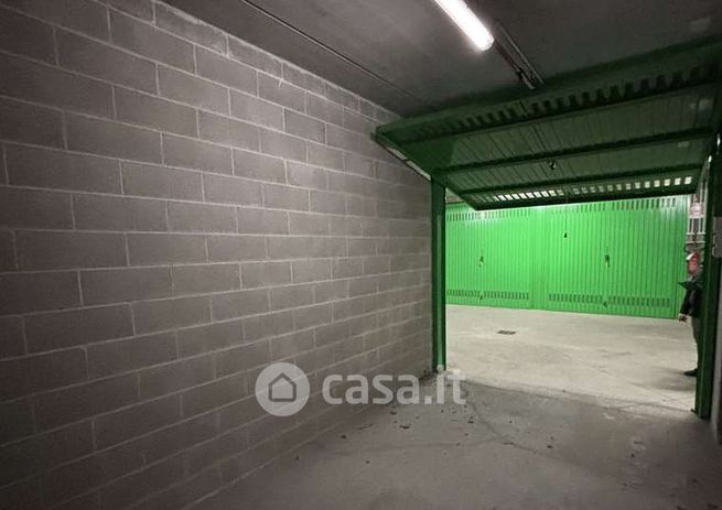 Box/posto auto in residenziale in Via Envie