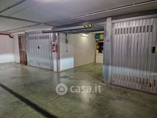 Box/posto auto in residenziale in Via Arturo Graf 86