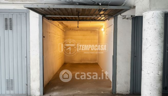 Box/posto auto in residenziale in Via N. Paganini 25