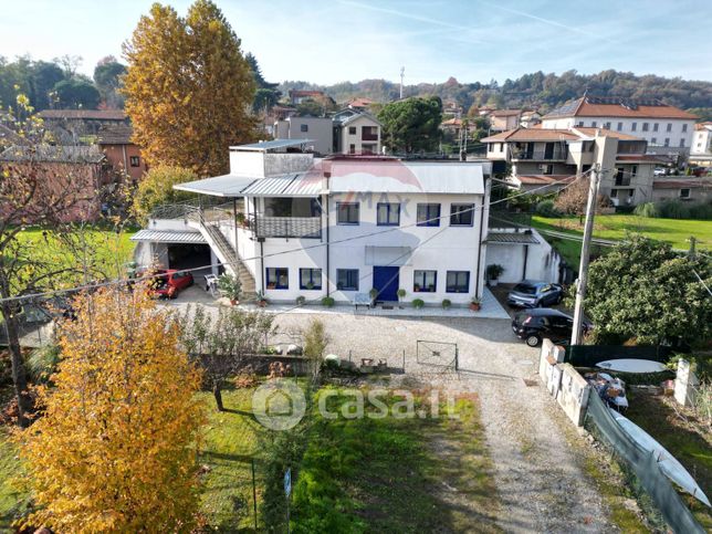 Casa bi/trifamiliare in residenziale in Via Amalfi 9