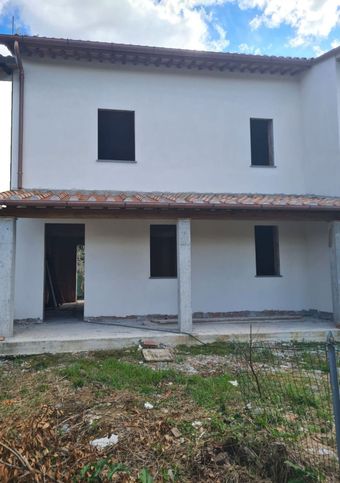 Casa bi/trifamiliare in residenziale in Via Stradone di Camigliano