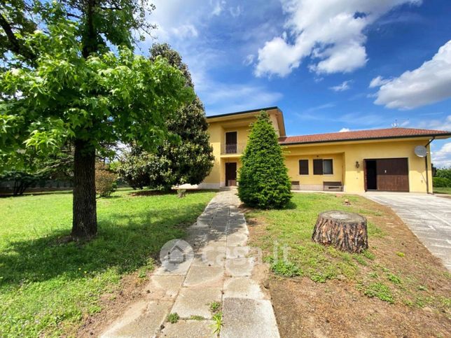 Casa indipendente in residenziale in 
