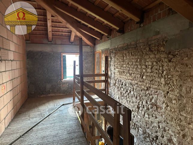 Casa bi/trifamiliare in residenziale in 