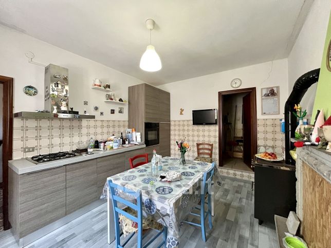 Casa bi/trifamiliare in residenziale in Via Sassopiano 71