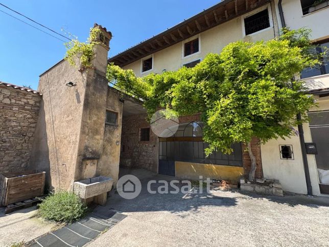 Rustico/casale in residenziale in Via Carrebbio 4