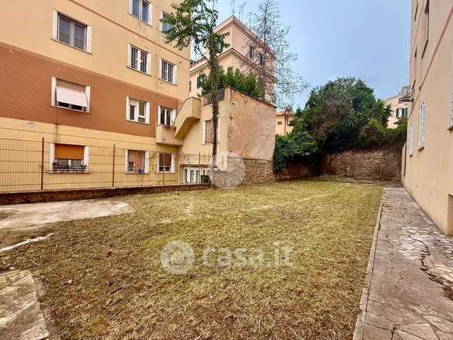 Terreno agricolo in commerciale in Via Monte Nevoso 24