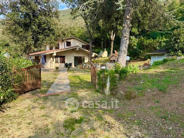 Villa in residenziale in 