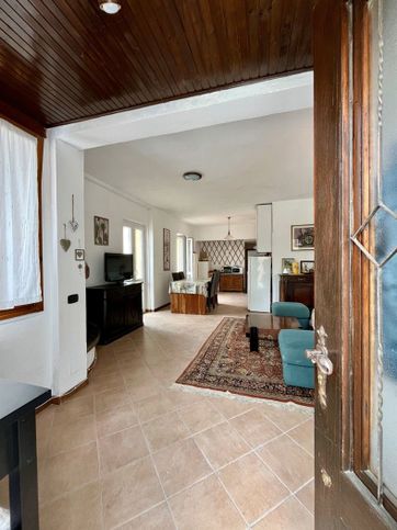 Casa indipendente in residenziale in Via Aurora 3