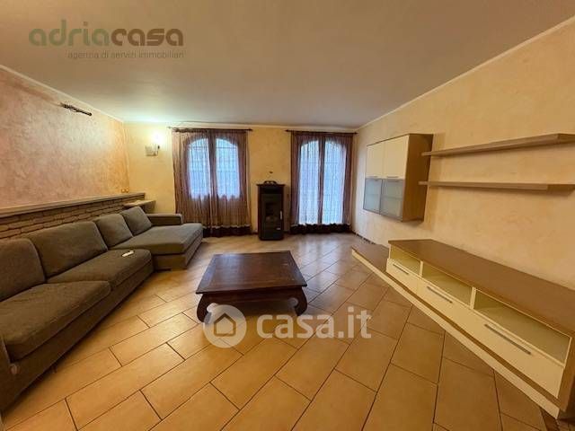 Casa bi/trifamiliare in residenziale in Viale Gradara