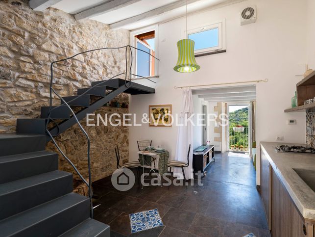 Casa indipendente in residenziale in Via Torrenuova 76
