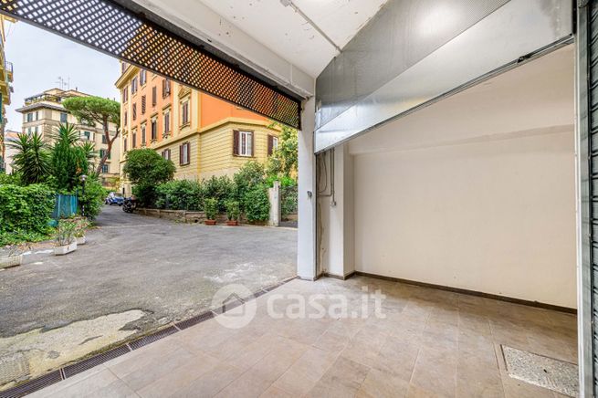 Garage/posto auto in residenziale in Corso Trieste 86 a